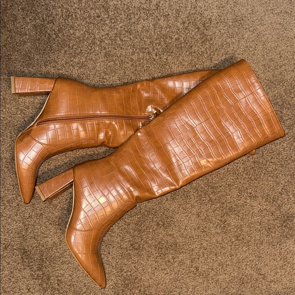 Billini Elanor Boot in Tan Croc - Picture 4 of 6